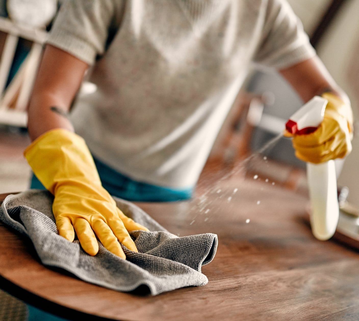 cleaning a surface with spray